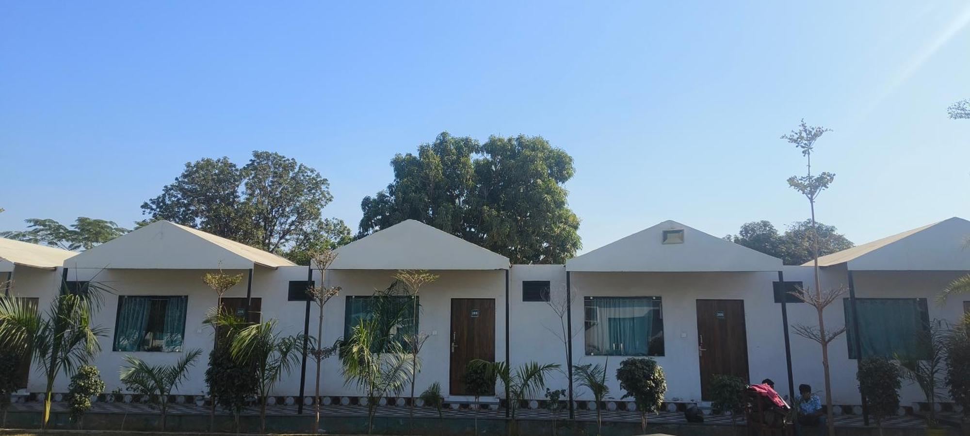 Long Drive Hotel And Resaurt Jaipur Ngoại thất bức ảnh